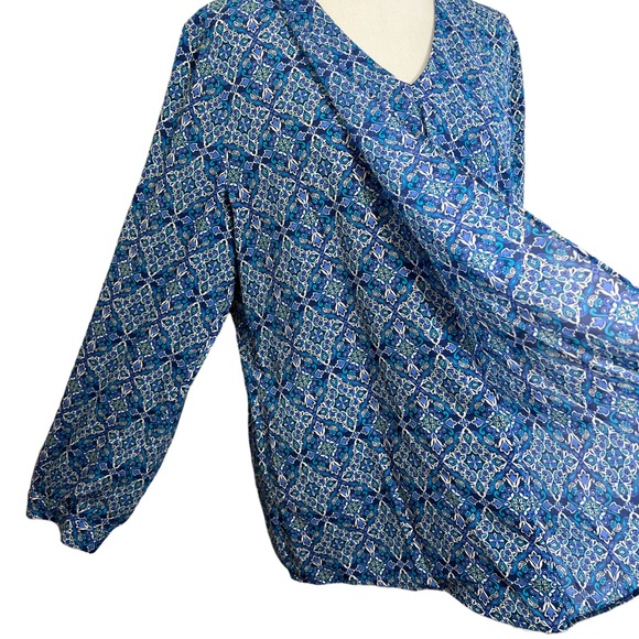 NWT Chico’s blue medallion print draped flounce front blouse size large - Picture 4 of 16